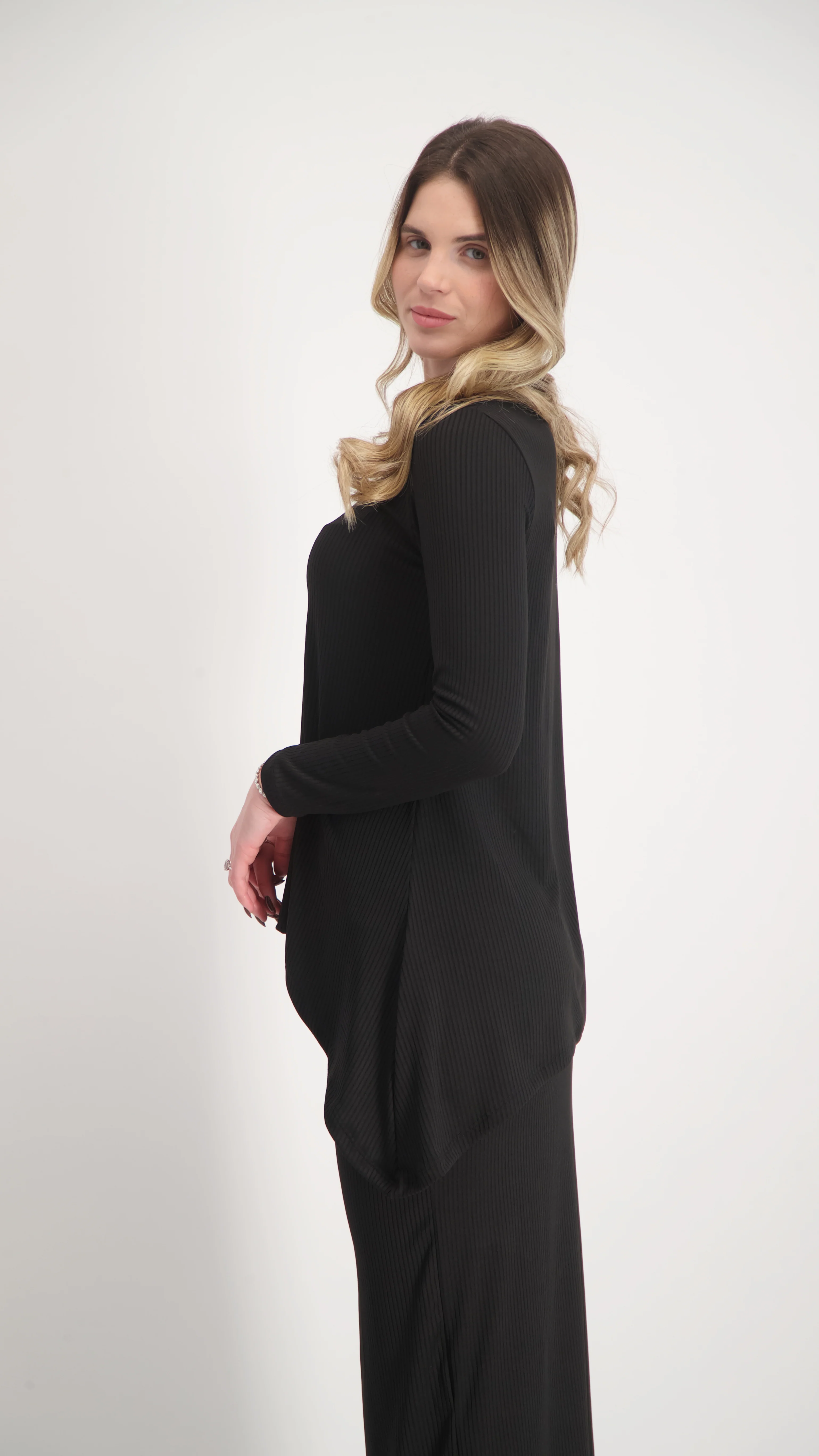 Ribbed Asymmetric T-shirt / Black - Image 3