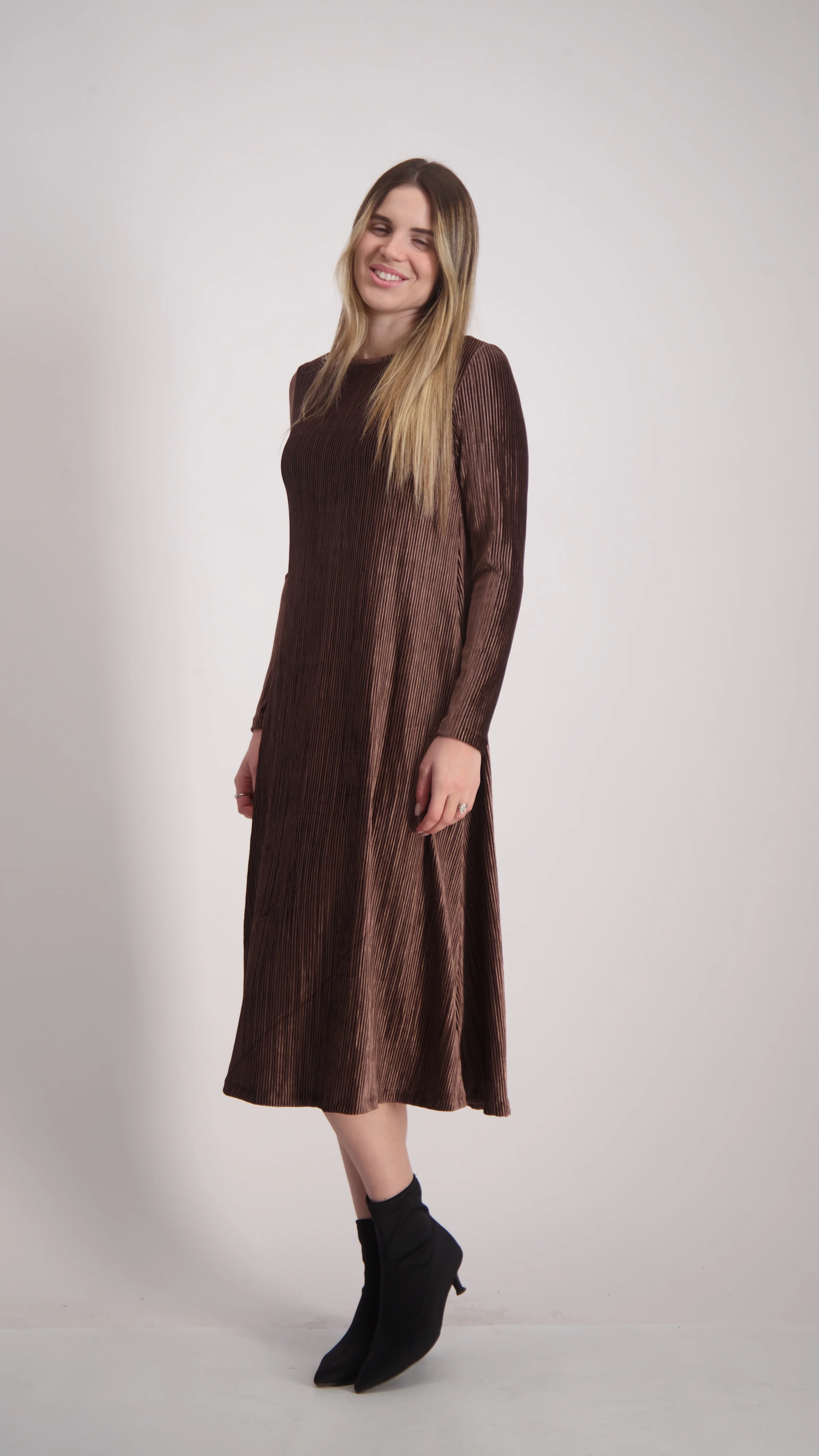 Ribbed Velvet A-line Dress With Belt / Brown - Image 4